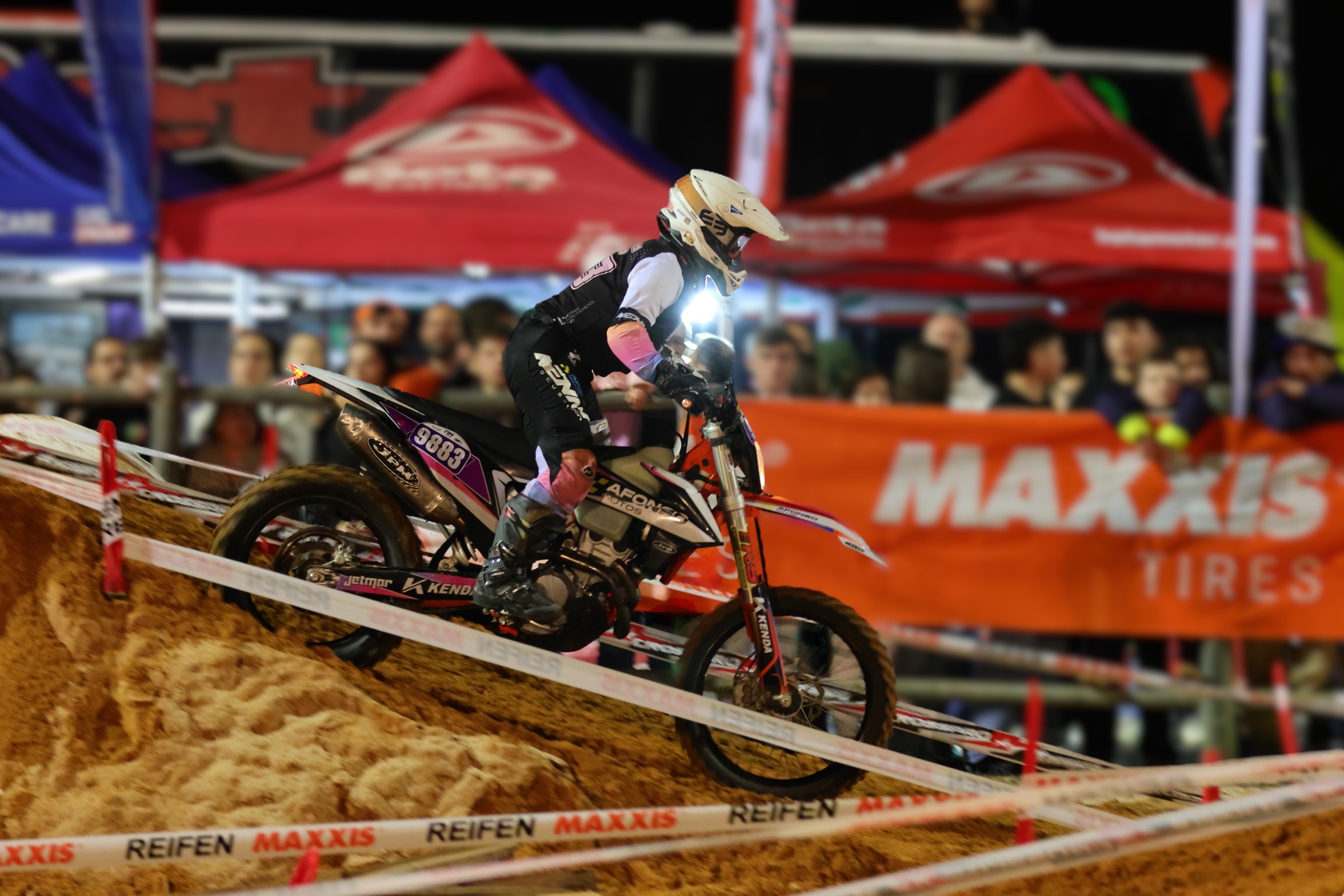 Mariana Afonso evolui em ronda de abertura